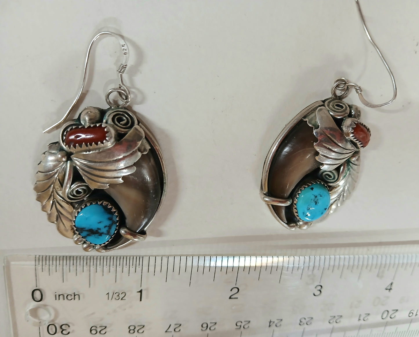 Earring Native bear claw