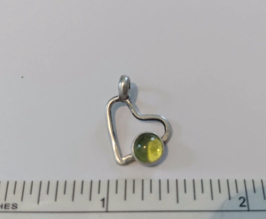 Pendant, Heart silhouette with Peridot