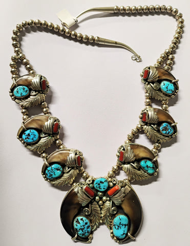 Necklace Native bear claw
