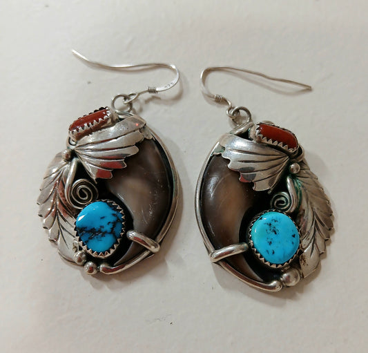 Earring Native bear claw