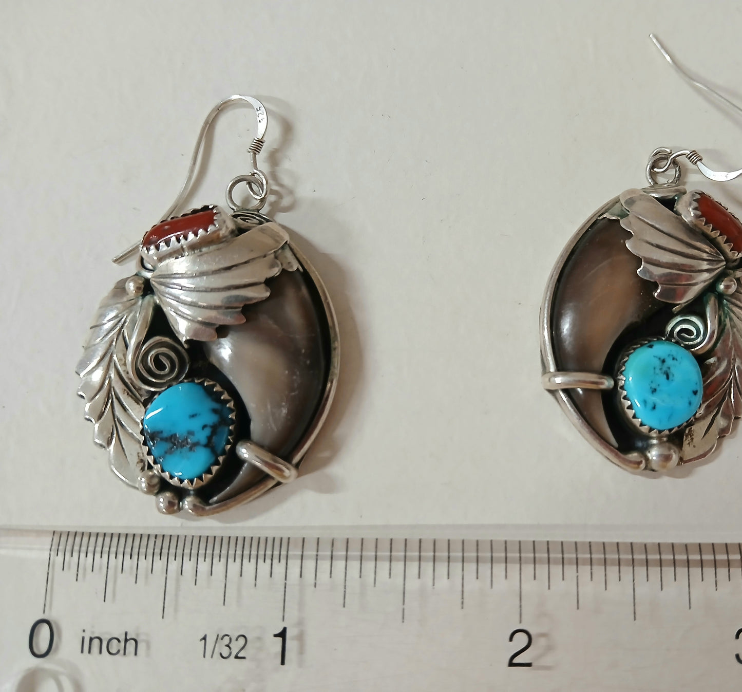 Earring Native bear claw